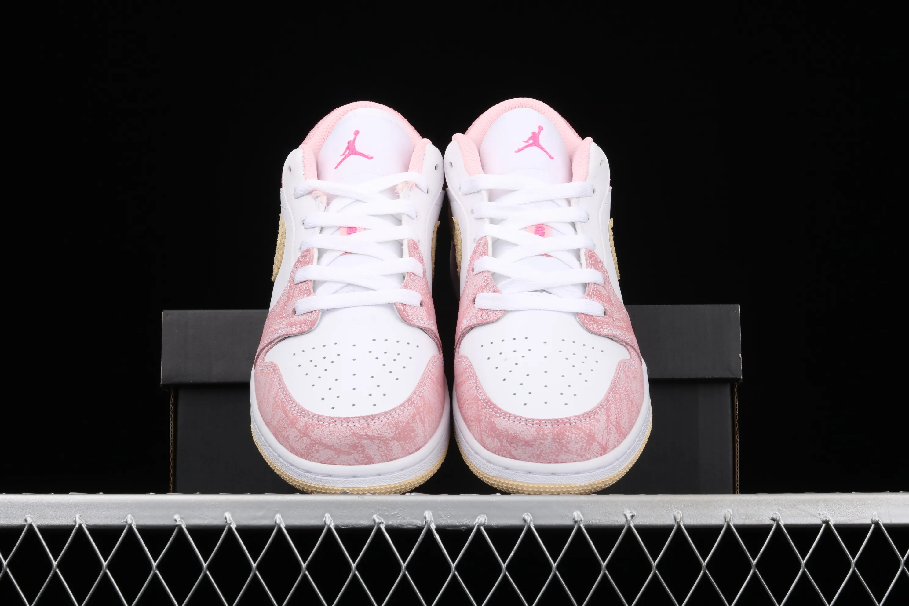 All categories Air Jordan Jordan series basketball shoes Air Jordan 1 Low Different versions Air Jordan 1 Low GS AJ1 Joe 1 low-top ice cream Low-top basketball shoes CW7104-601